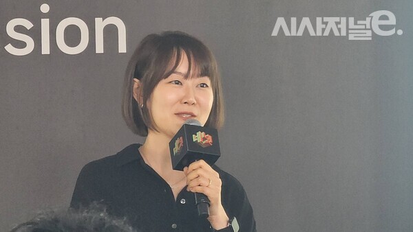 정한나 네이버 멤버십사업 리더가 지난 28일 서울 종로구 네이버스퀘어 종로에서 열린 기자간담회에서 네이버와 넷플릭스 간 6개월 간 협업 성과에 대해 발표하고 있다. / 사진 = 김용수 기자