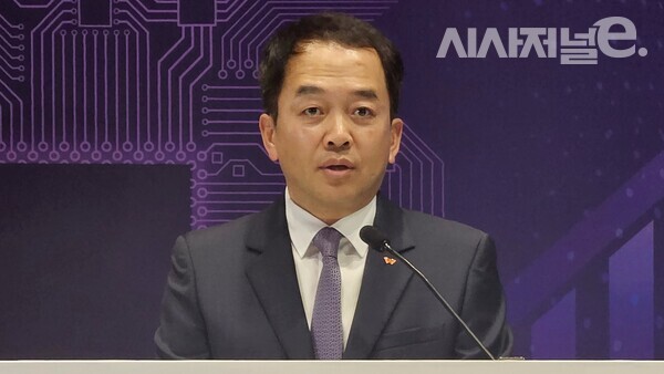 한명진 SK스퀘어 대표이사 사장이 지난 3월 27일 서울 중구 SK스퀘어 본사에서 열린 제4기 정기 주주총회에서 영업보고서를 발표하고 있다. / 사진 = 김용수 기자