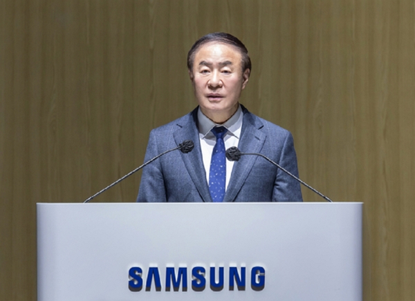 전영현 삼성전자 대표이사 부회장(DS부문장)이 지난 3월 개최한 정기 주주총회에서 주주들의 질의에 답변하고 있다. / 사진=삼성전자