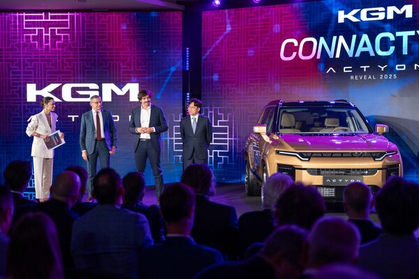 KG모빌리티가 지난 14일(현지시간) 이탈리아 시에나 피렌체 소재 리조트에서 개최된 액티언 등 신차 론칭 행사를 진행하고 있다. / 사진=KG모빌리티