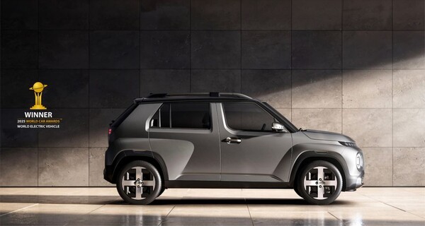 현대자동차 캐스퍼 일렉트릭(현지명 인스터)가 2025 세계 올해의 전기차를 수상했다. / 사진=현대자동차 유럽법인