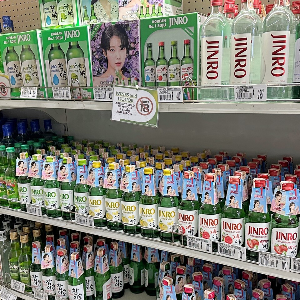 퓨어골드 진로 제품 진열 사진. / 사진=하이트진로