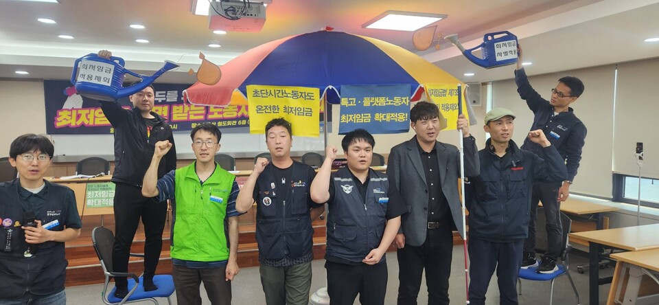 27일 서울 용산구 철도회관에서 최저임금 외면받는 노동자 증언대회가 열렸다. / 사진=최성근 기자