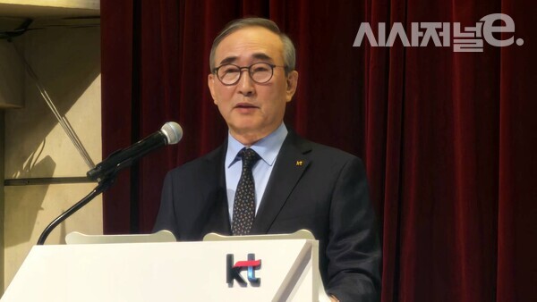 김영섭 KT 대표이사 사장이 지난 3월 31일 서울 서초구 KT우면연구센터에서 열린 제43기 정기 주주총회에서 주주들의 질문에 답하고 있다. / 사진 = 김용수 기자