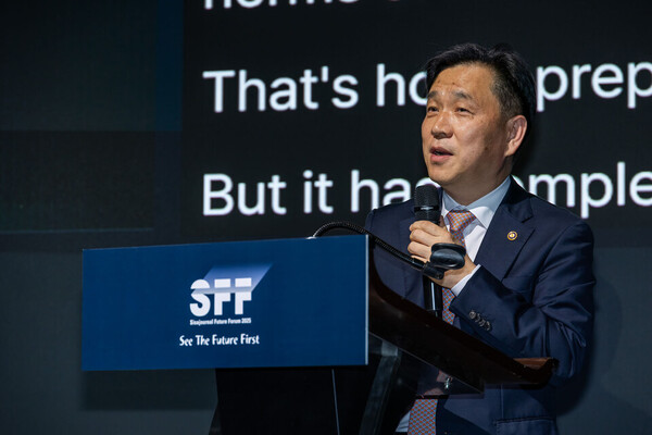 28일 서울 영등포구 페어몬트 앰배서더 서울 그랜드볼룸에서 열린 '시사저널 미래포럼 2025'에서 강도현 과학기술정보통신부 차관이 발표를 하고 있다. / 사진=시사저널
