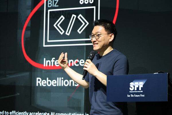 28일 서울 영등포구 페어몬트 앰배서더 서울 그랜드볼룸에서 열린 '시사저널 미래포럼 2025'에서 박성현 리벨리온 대표이 세션 3 강연을 하고 있다. / 사진=시사저널