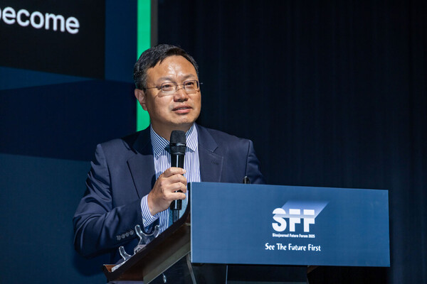 28일 서울 영등포구 페어몬트 앰배서더 서울 그랜드볼룸에서 열린 '시사저널 미래포럼 2025'에서 이영탁 SK 성장지원실장이 세션 발표를 하고 있다. / 사진=시사저널