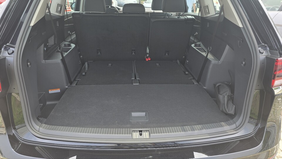 트렁크 공간 및 3열을 접은 모습. / 사진=박성수 기자