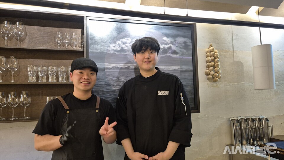 왼쪽부터 성진호, 김민석 셰프. / 사진=한다원 기자