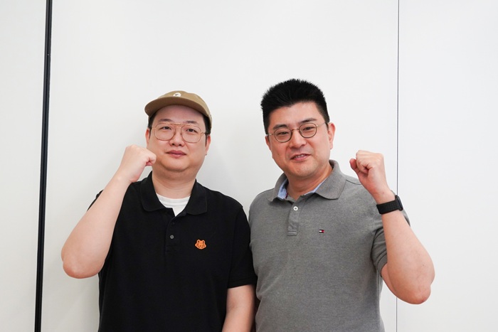 (좌)정중재 게임사업실장, (우)김동선 다키스트 데이즈 총괄 PD. / 사진=NHN