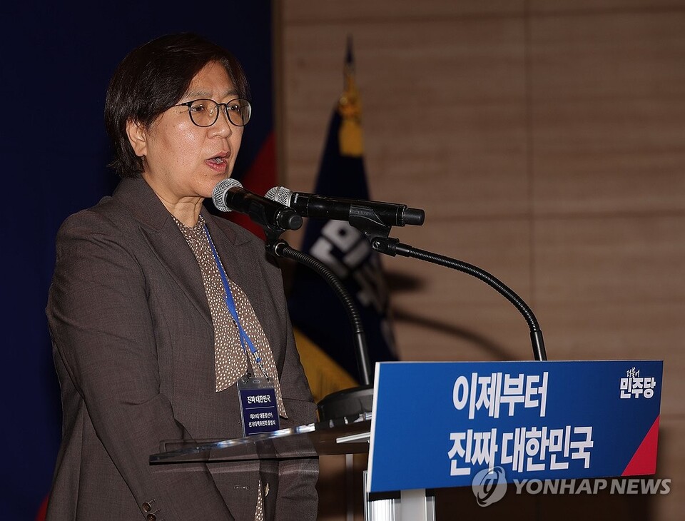 이재명 더불어민주당 대선 후보 선거대책위원회 상임 선대위원장을 맡은 정은경 전 질병관리청장이 4월 30일 서울 여의도 국회 의원회관에서 열린 중앙선거대책위원회 출범식에서 발언하고 있다. / 사진=연합뉴스