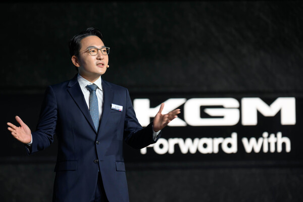 곽정현 사장이 17일 KG모빌리티 평택 본사에서 개최된 사업설명회에 참석해 상품 전략을 발표하고 있다. / 사진=KG모빌리티