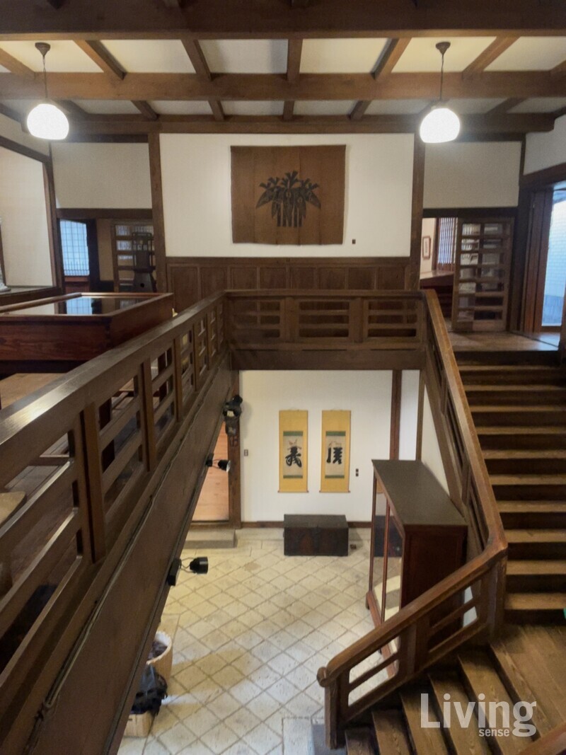 세계 각국의 공예품을 볼 수 있는 일본민예관.