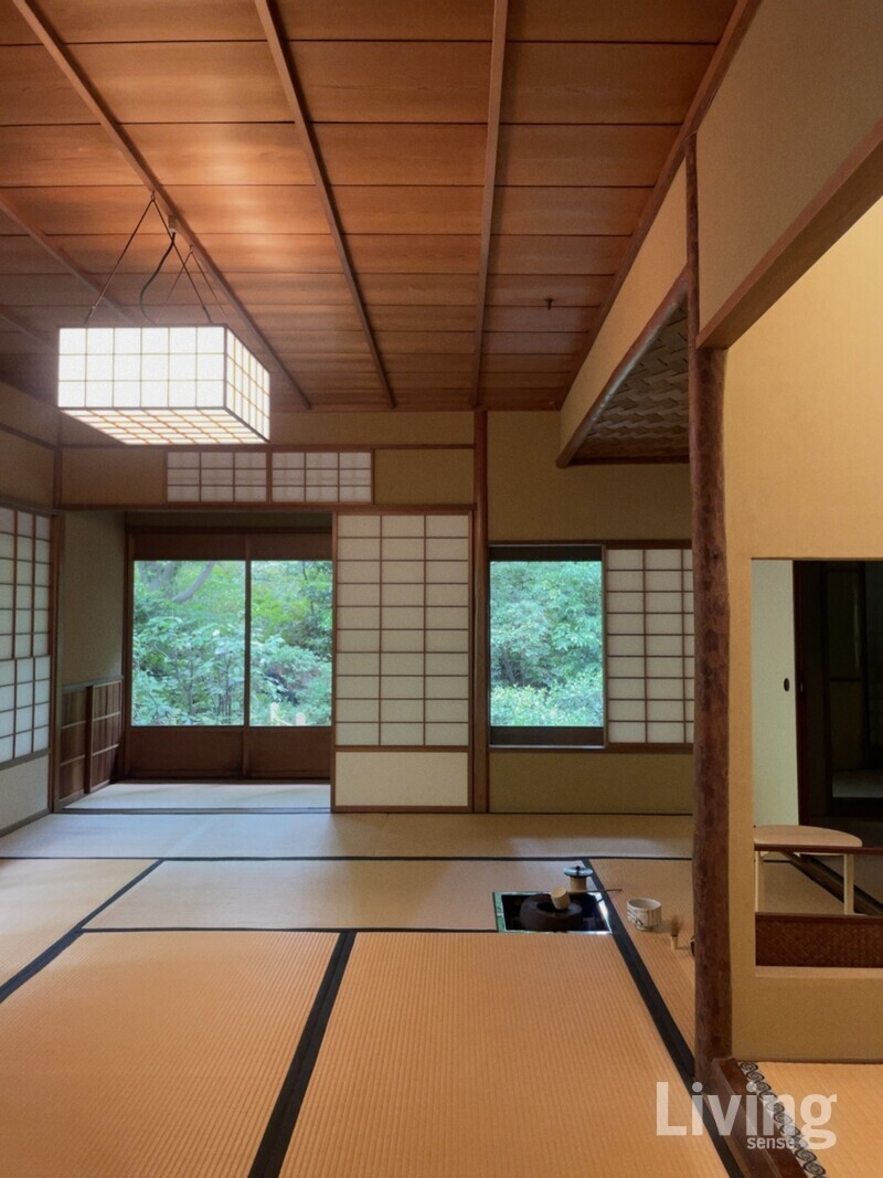 일본식 정원과 아르데코 양식으로 지어져 산책하며 즐기기 좋은 도쿄도 정원 미술관.