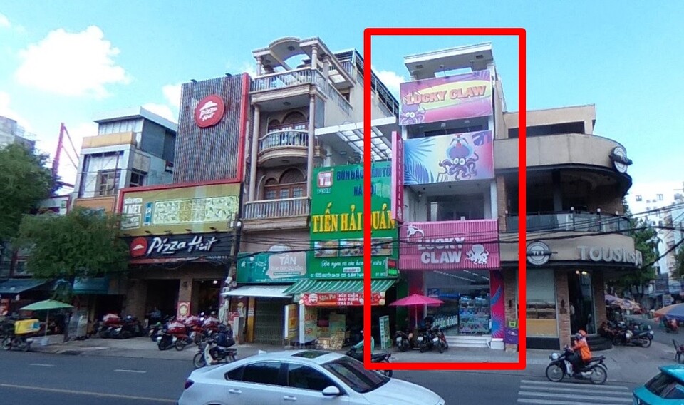 베트남 호찌민시 CJ푸드빌의 뚜레쥬르 옆 빨간 박스 자리에 더벤티가 매장을 열 예정이다. / 사진=구글지도 캡처