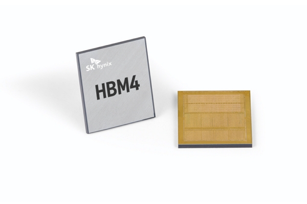 SK하이닉스의 HBM4 12단 시제품 / 사진=SK하이닉스