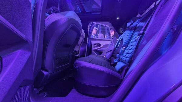 3008 하이브리드의 2열 전경. / 사진=최동훈 기자