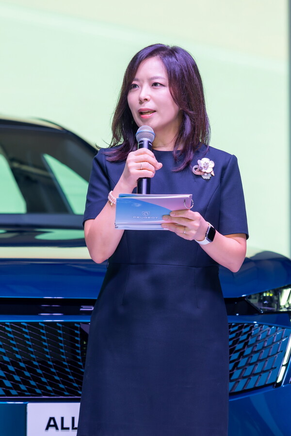 방실 스텔란티스 코리아 대표가 3008 하이브리드를 소개하고 있다. / 사진=스텔란티스 코리아