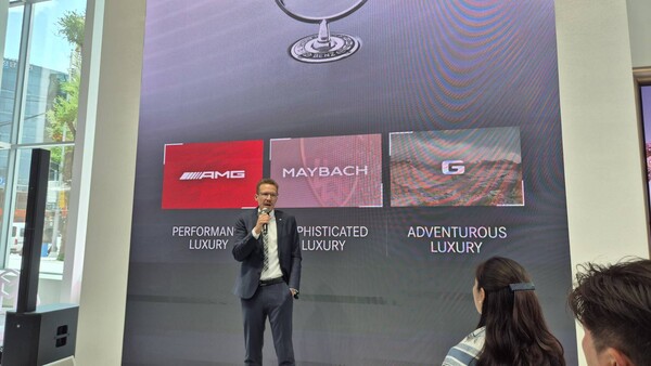 마티아스 가이젠 총괄이 벤츠의 럭셔리 브랜드별 전략을 소개하고 있다. / 사진=최동훈 기자