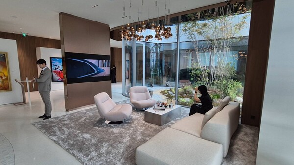 마이바흐 브랜드센터 서울 3층에 마련된 고객 상담 공간. / 사진=최동훈 기자