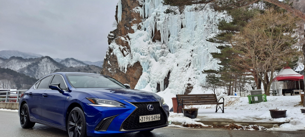 렉서스 ES300h F스포츠. / 사진=박성수 기자