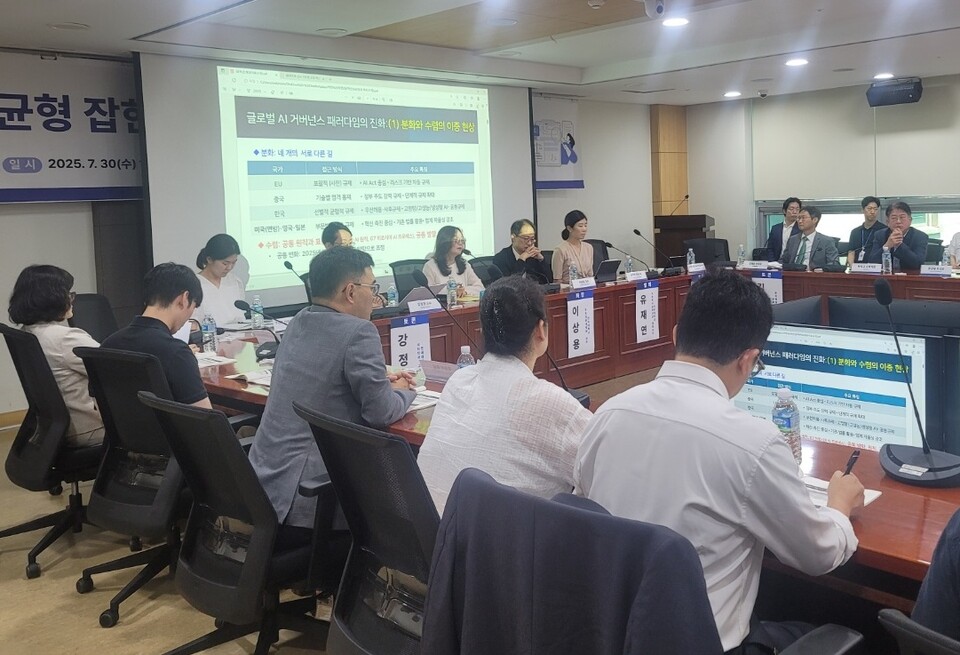 박민규 더불어민주당 의원은 30일 서울 여의도 국회 의원회관에서 열린 ‘균형 잡힌 AI 생태계 조성을 위한 정책토론회’를 열고 AI 기본법 개선안을 논의했다. / 사진 = 송주영 기자