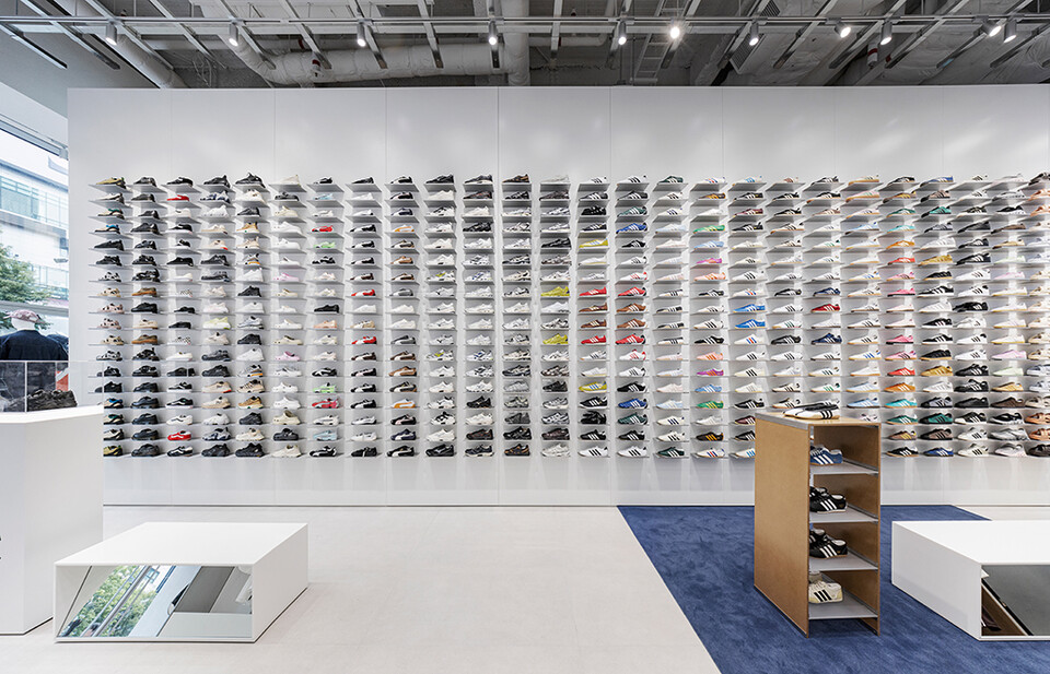 무신사 스토어 강남 슈즈월. / 사진=무신사