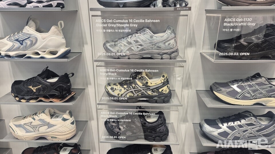 무신사 스토어 강남에서 오는 8월1일 판매하는 아식스 한정판. / 사진=한다원 기자