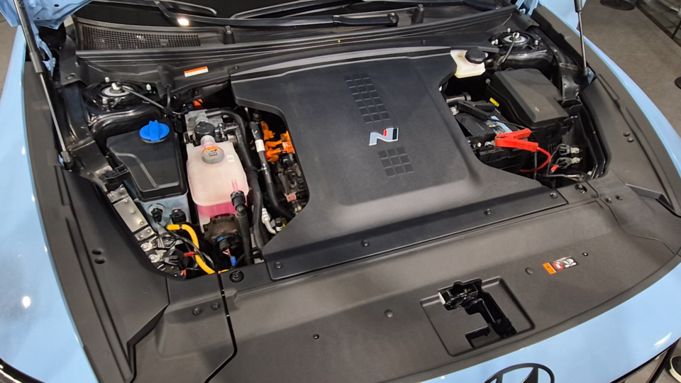 아이오닉6 N 보닛. / 사진=최동훈 기자