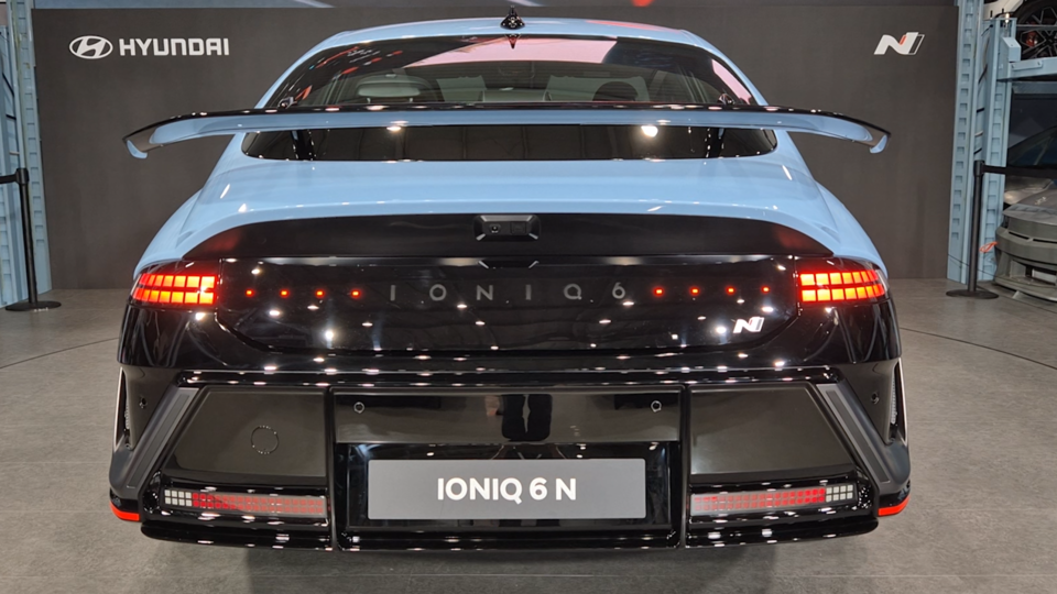 대형 윙이 장착된 아이오닉6 N. / 사진=최동훈 기자