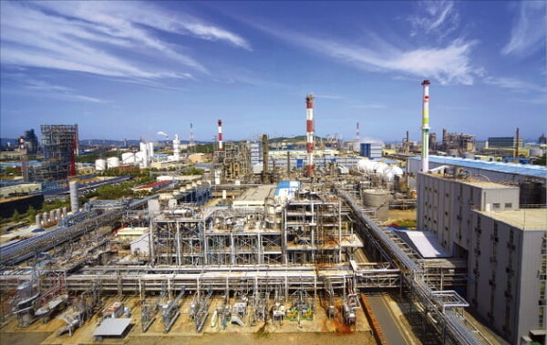 프로판가스에서 탈수소 공정을 거쳐 폴리프로필렌(PP)과 부생수소를 생산하는 효성화학 울산 용연공장 전경. / 사진=효성
