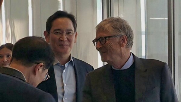 22일 서울 삼성전자 서초사옥에서 만난 이재용 회장과 게이츠 이사장. / 사진=삼성전자