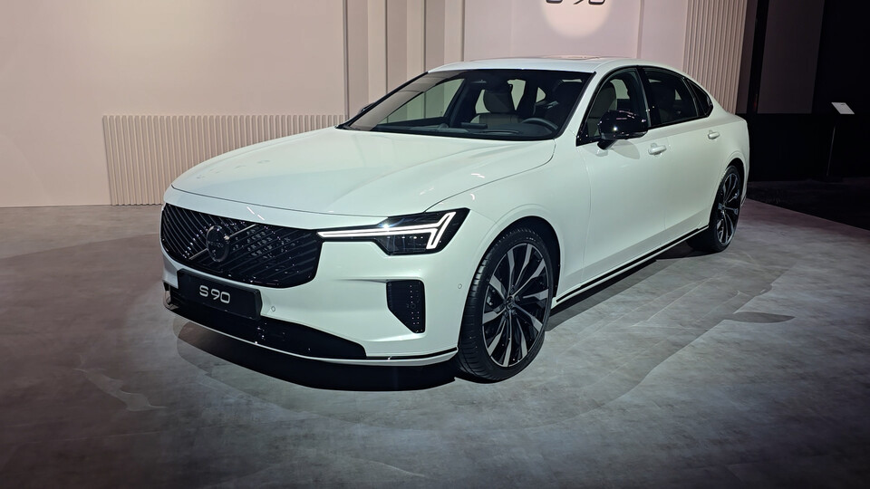 볼보 S90 전면부. / 사진=박성수 기자