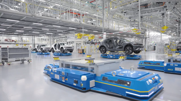 현대차그룹 미국 신공장 HMGMA의 완성차 조립, 운송 과정에 각종 로봇들이 활용되고 있다. / 사진=현대자동차 미국법인 공식 홈페이지 캡처