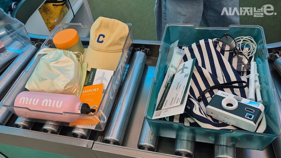 무신사 뷰티 페스타 왓츠인마이파우치. / 사진=한다원 기자