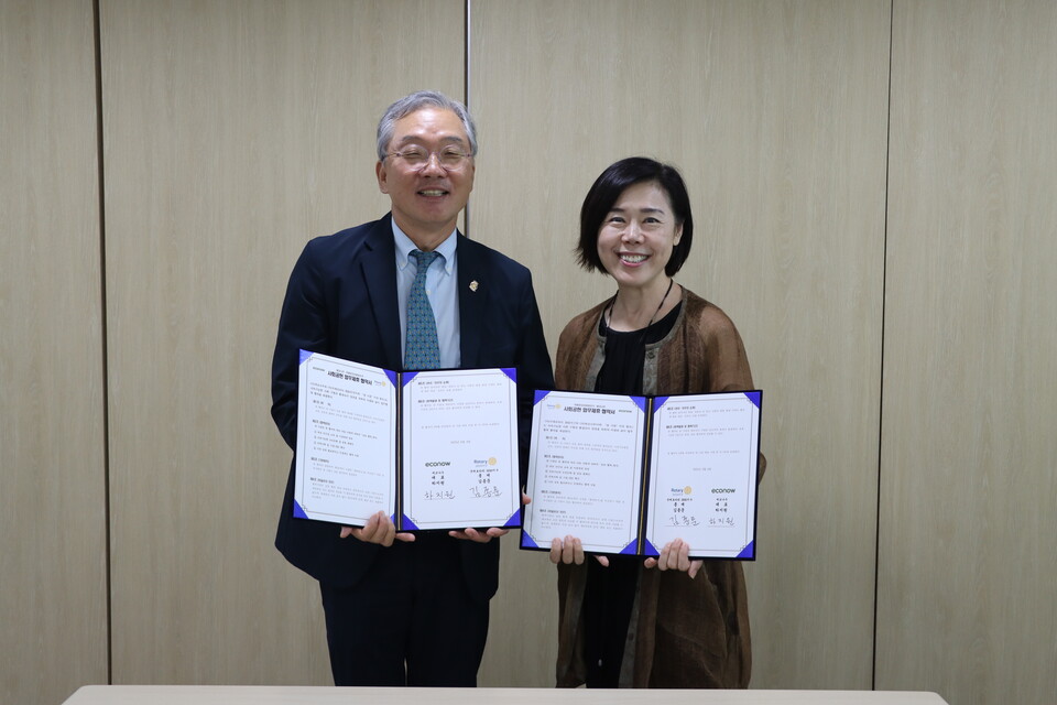 김종문 국제로타리 총재(좌)와 하지원 에코나우 대표(우). /사진=국제로타리