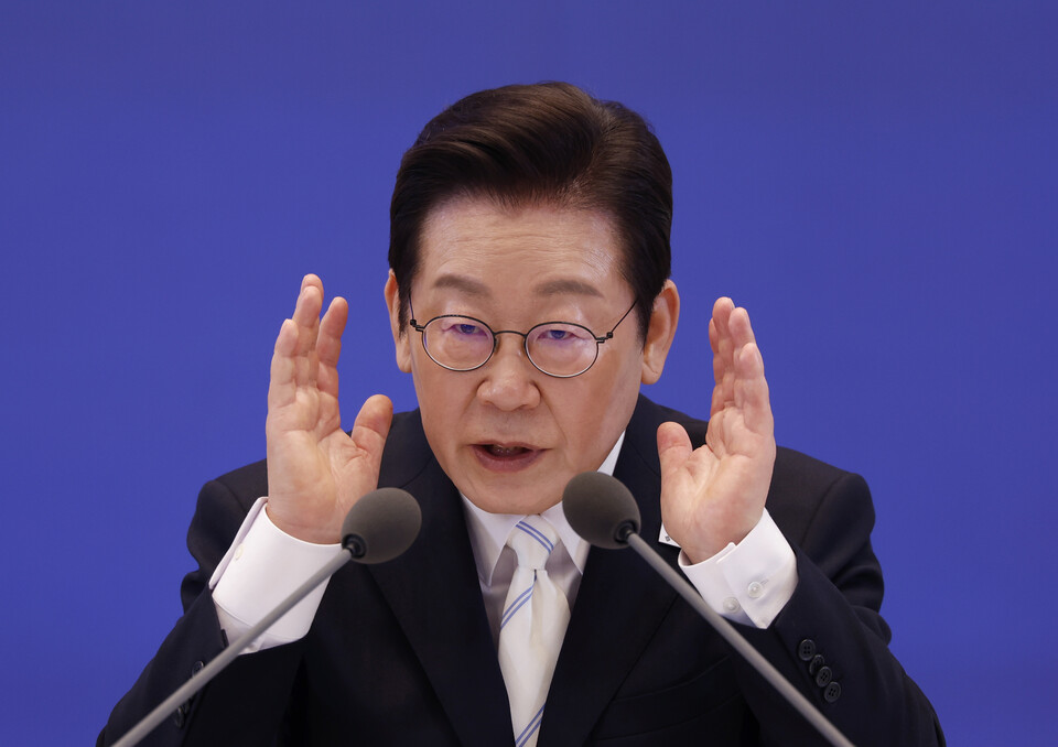 이재명 대통령이 11일 청와대 영빈관에서 열린 취임 100일 기자회견에서 취재진 질문에 답변하고 있다. / 사진=연합뉴스