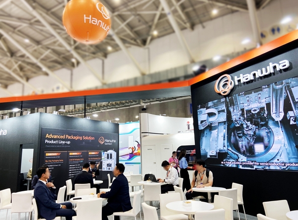 한화세미텍 '2025 세미콘 타이완' 전시 부스 전경 / 사진=한화세미텍