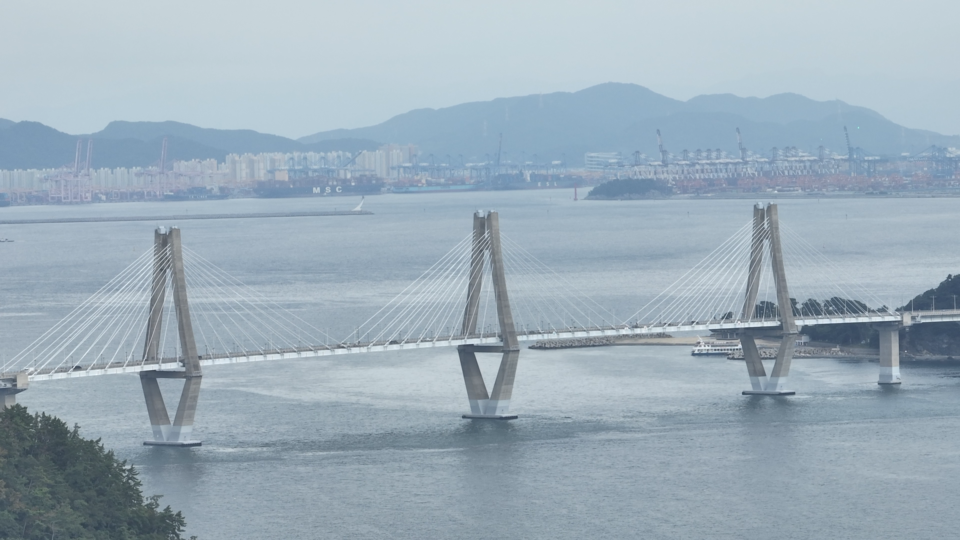 경남 거제와 부산 가덕도를 연결하는 거가대교 전경. / 사진=차주호 PD
