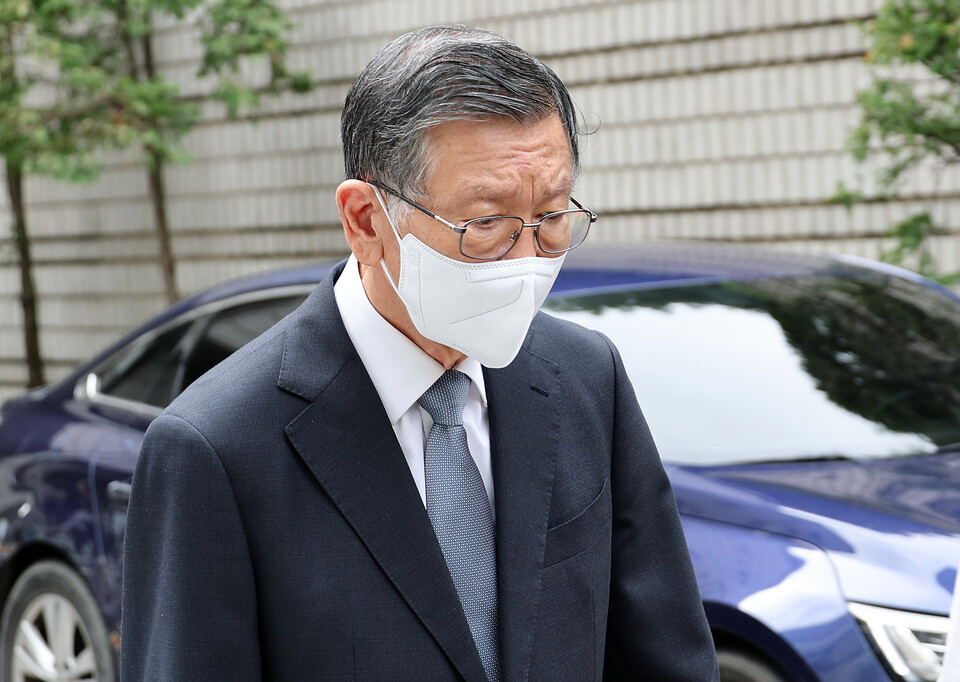 박삼구 전 금호아시아나그룹 회장이 18일 서울고법에서 진행된 경영비리 혐의 2심 선고공판에서 징역형의 집행유예를 선고받고 법원을 나서는 모습. / 사진=연합뉴스