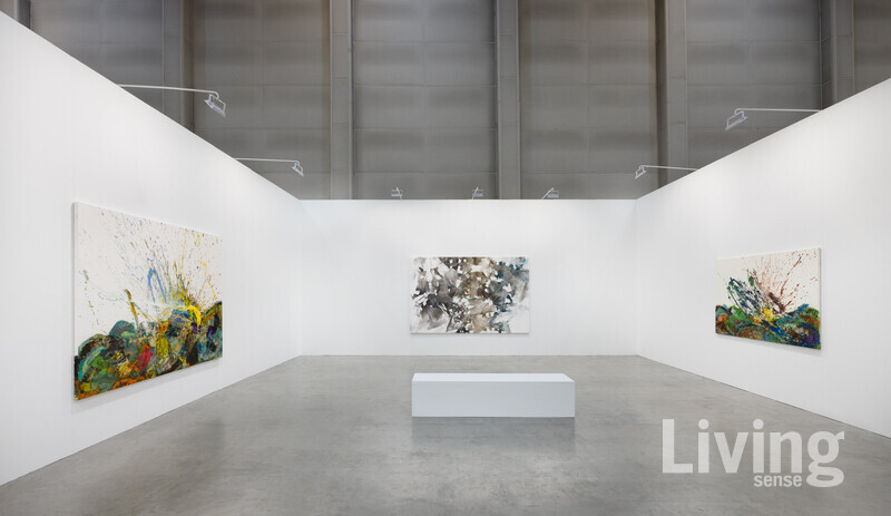 2023년 ‘아트부산’에서 장 보고시안의 작품을 전시한 모습. 