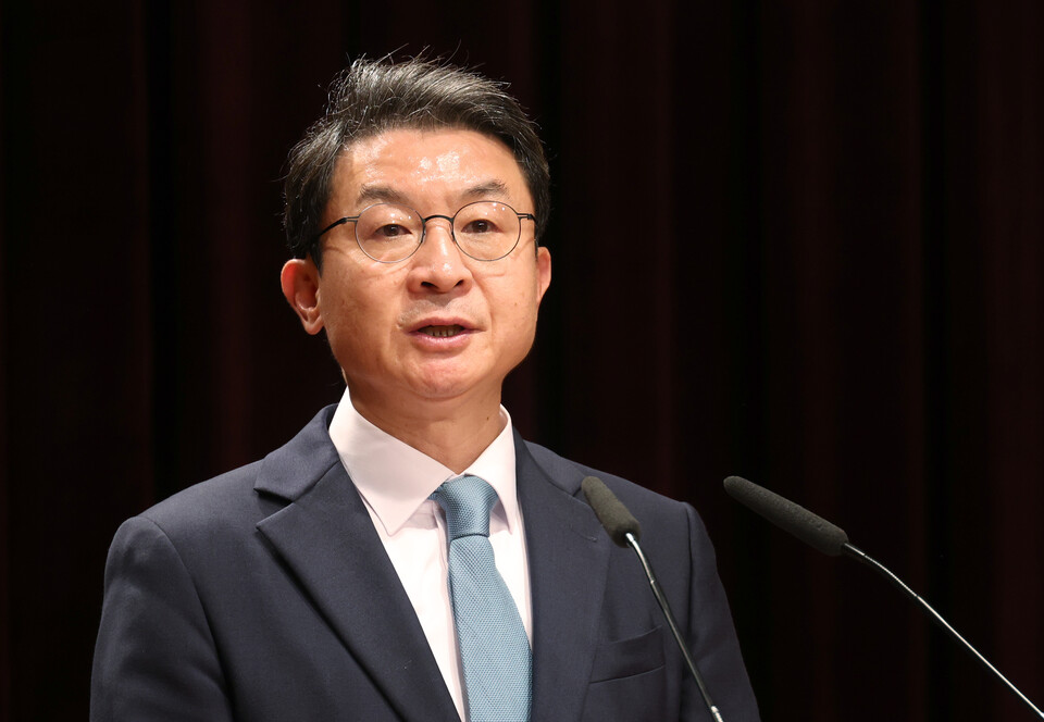  이억원 신임 금융위원장이 15일 정부서울청사에서 열린 취임식에서 취임사를 하고 있다./제공=연합뉴스