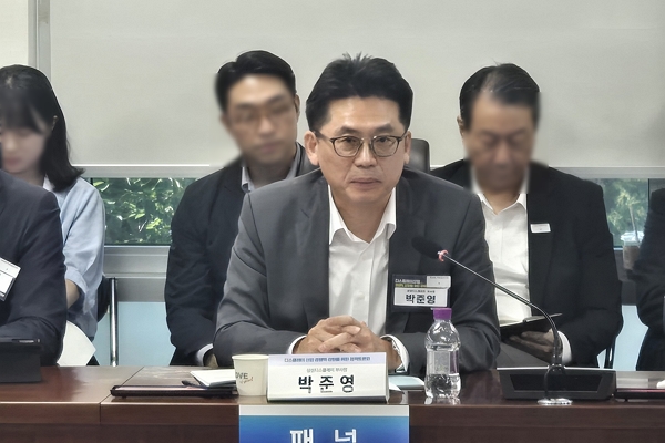 박준영 삼성디스플레이 부사장이 23일 국회의원회관에서 열린 디스플레이산업 국회 포럼 정책토론회에서 발언하고 있다. / 사진=고명훈 기자