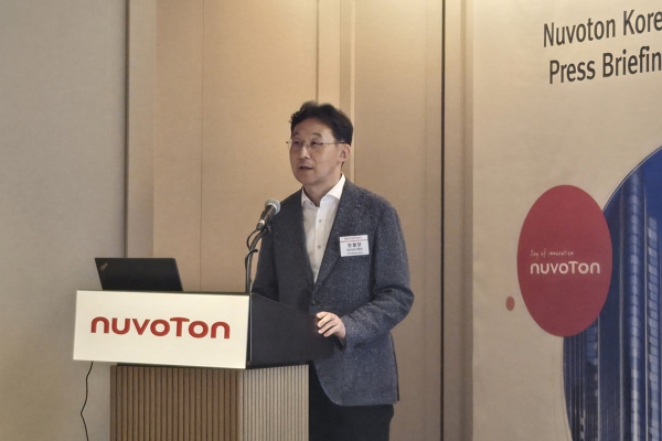 안정모 누보톤코리아 사장이 회사 소개를 진행하고 있다. /사진=고명훈 기자