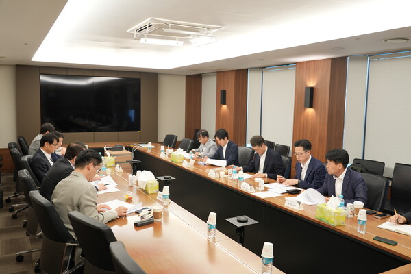 자동차모빌리티산업연합회(KAIA)가 지난 26일 한국자동차회관에서 2035 수송부문 NDC 긴급간담회를 진행하고 있다./ 사진=자동차모빌리티산업연합회