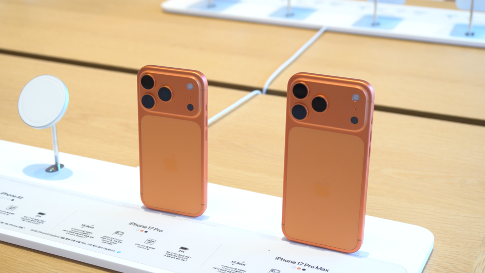 아이폰 17 프로, 프로 맥스 코스믹 오렌지 색상. / 사진=차주호 PD