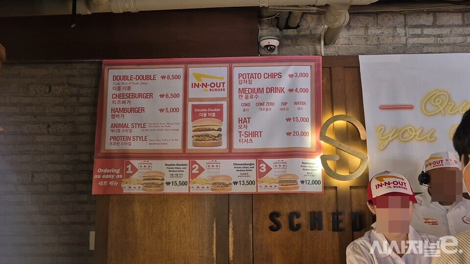 인앤아웃 버거 한국 팝업 메뉴판. / 사진=한다원 기자