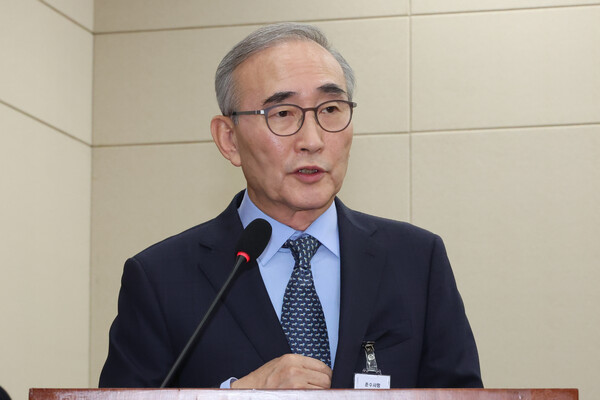 21일 서울 영등포구 국회 과학기술정보방송통신위원회에서 열린 정보통신기술(ICT) 분야 산하기관 국정감사에서 김영섭 KT 대표가 해킹사태 관련 의원 질의에 답하고 있다. / 사진 = 연합뉴스