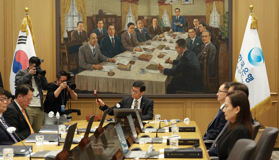 이창용 한국은행 총재가 23일 오전 서울 중구 한국은행에서 열린 금융통화위원회 본회의에서 회의를 주재하고 있다. / 사진=한국은행