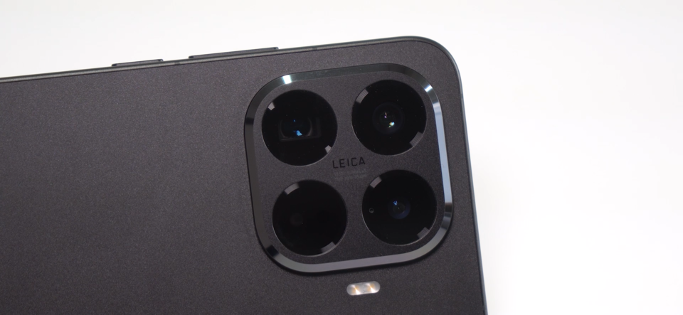 트리플 카메라로 구성된 샤오미 15T 프로의 카메라. / 사진=차주호 PD